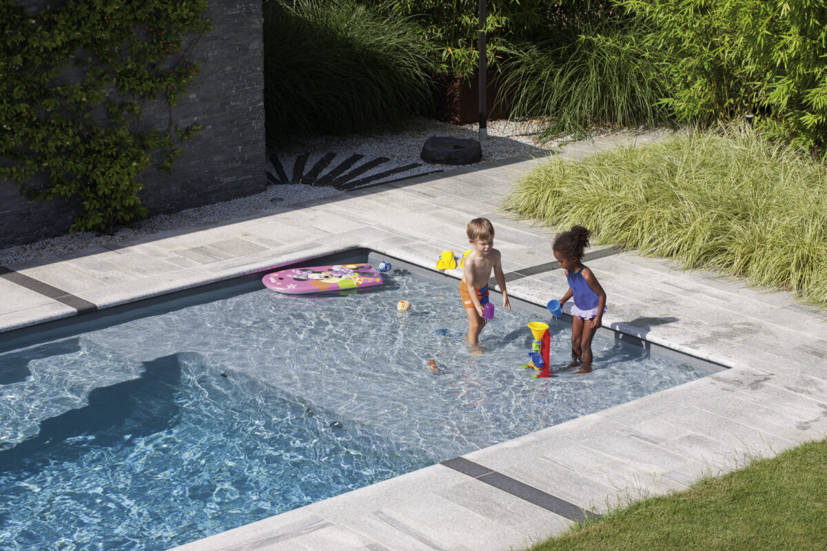 WetLounge: loungen en zwemmen